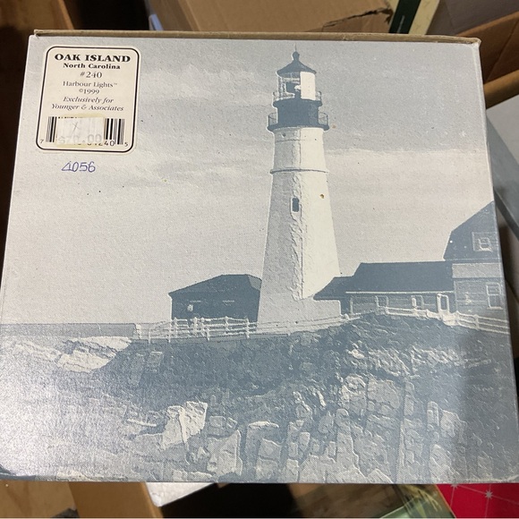 1999 Harbor Lights Oak Island North Carolina Lighthouse - Picture 4 of 4